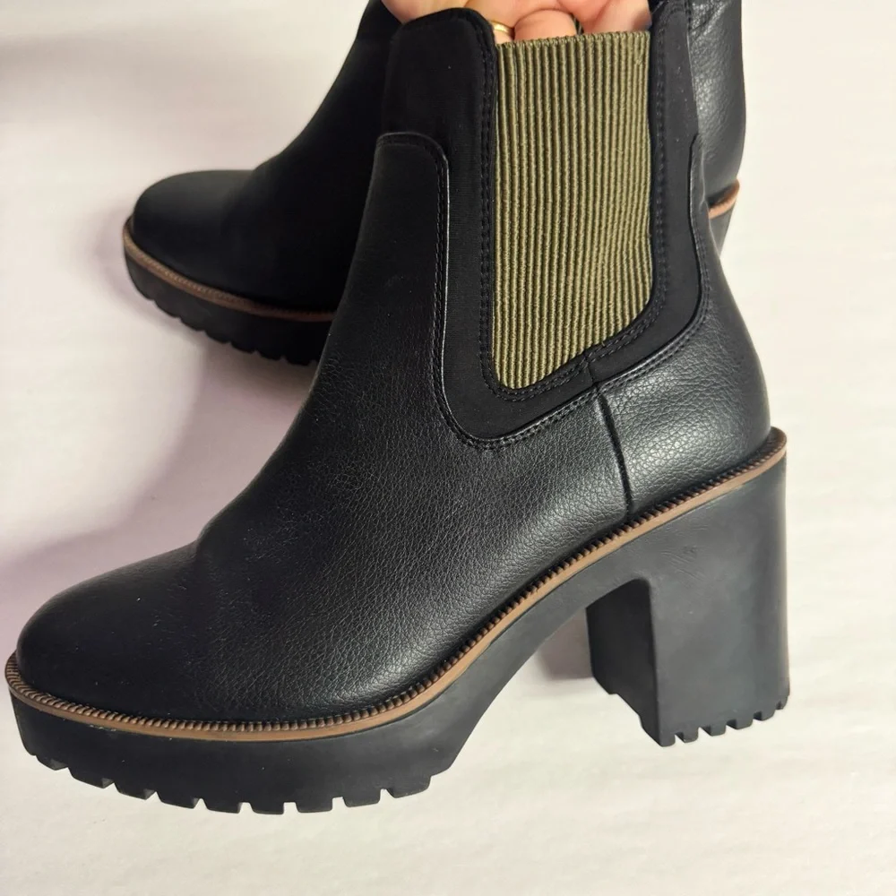 Good Day Black Platform Ankle Boots Chinese Laundry